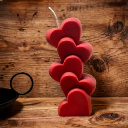 נר צורת לבבות בולטות