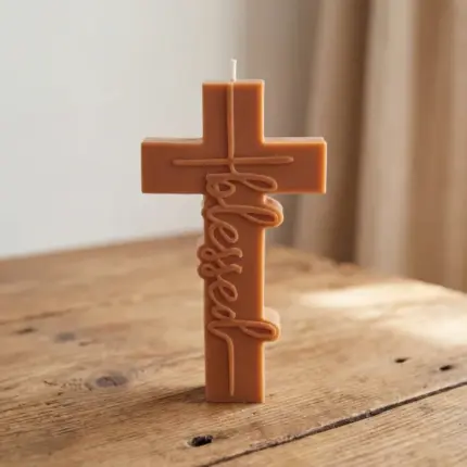 נר צורת צלב עם כיתוב BLESSED